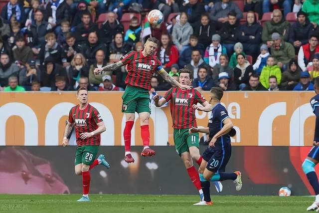 滕哈格回曼彻斯特与妻子晚餐 经纪人团队成员在场